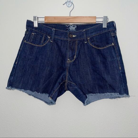 Old Navy The Flirt Jean Shorts - Raw Hem - Dark Wash - Size 6 - Picture 2 of 5